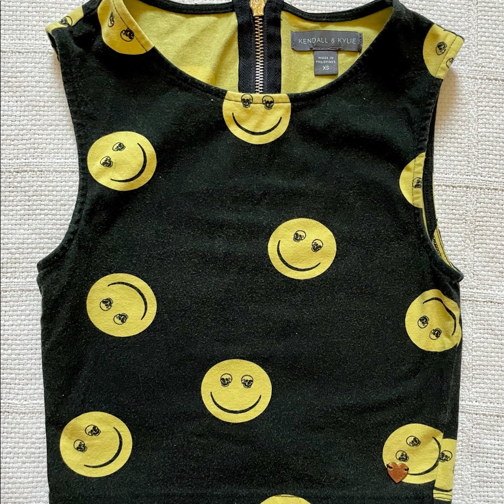 Smiley Crop tank with zipper back